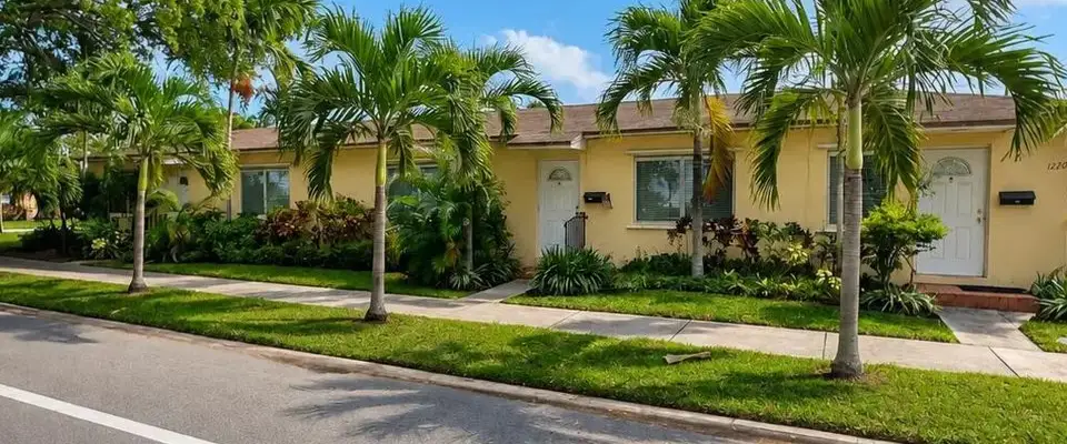 Multi-family home in Hollywood, FL