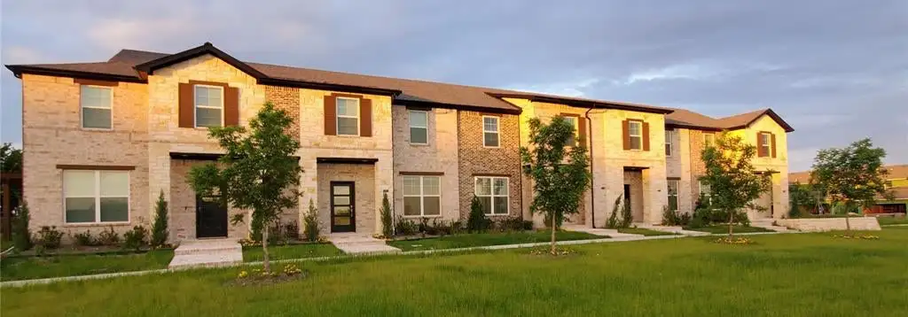 Multi-unit apartment building in Dallas, TX