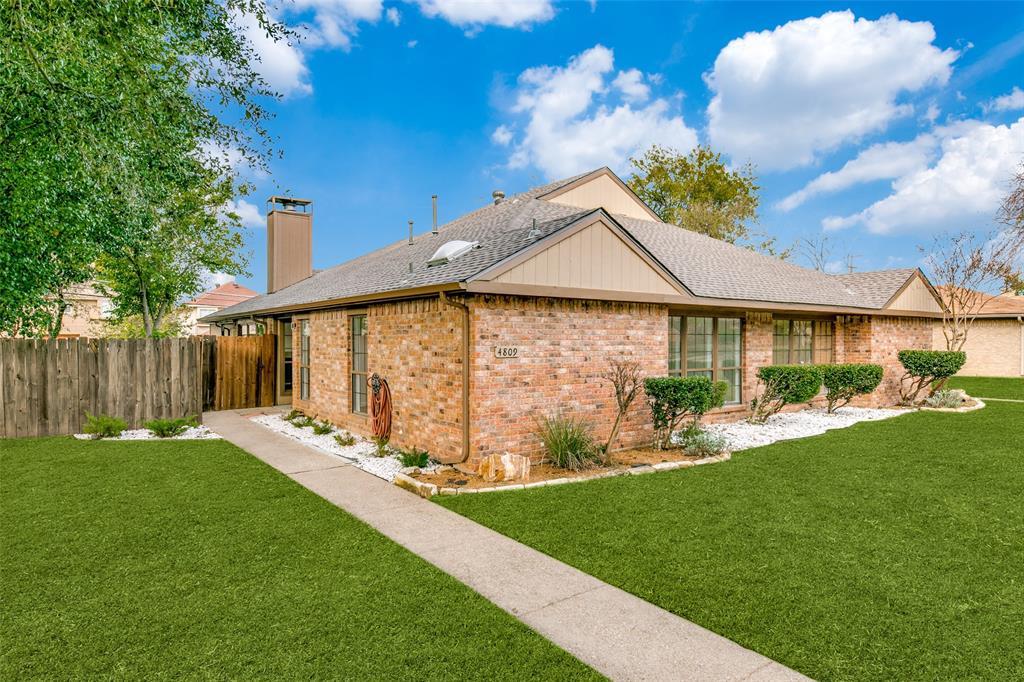 Brick triplex home in Dallas, TX