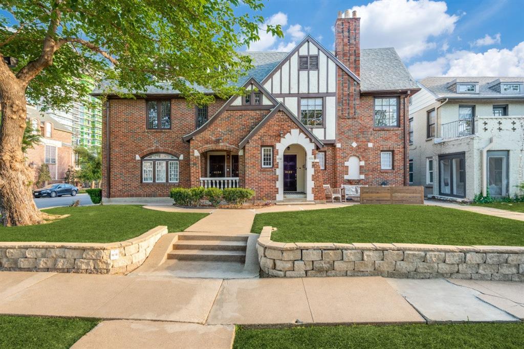 vintage fourplex investment property in Dallas, TX