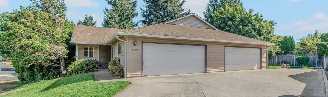 Side-by-side one story duplex in Portland, OR